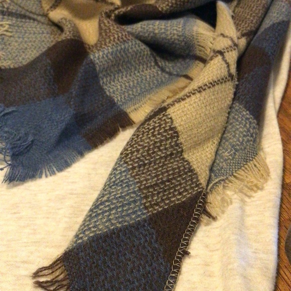 NWT Plaid Blanket Scarf Wrap BOUTIQUE - Picture 3 of 4